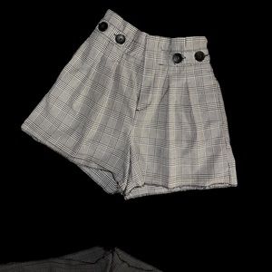 Zara black and white short